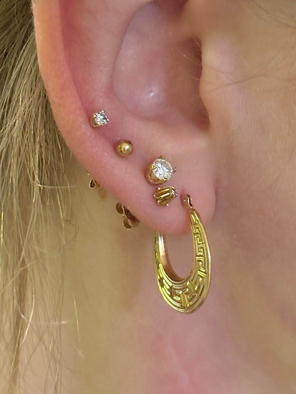14k Vintage Oval Greek Key Hoop Earrings Yellow Gold - Picture 6 of 6